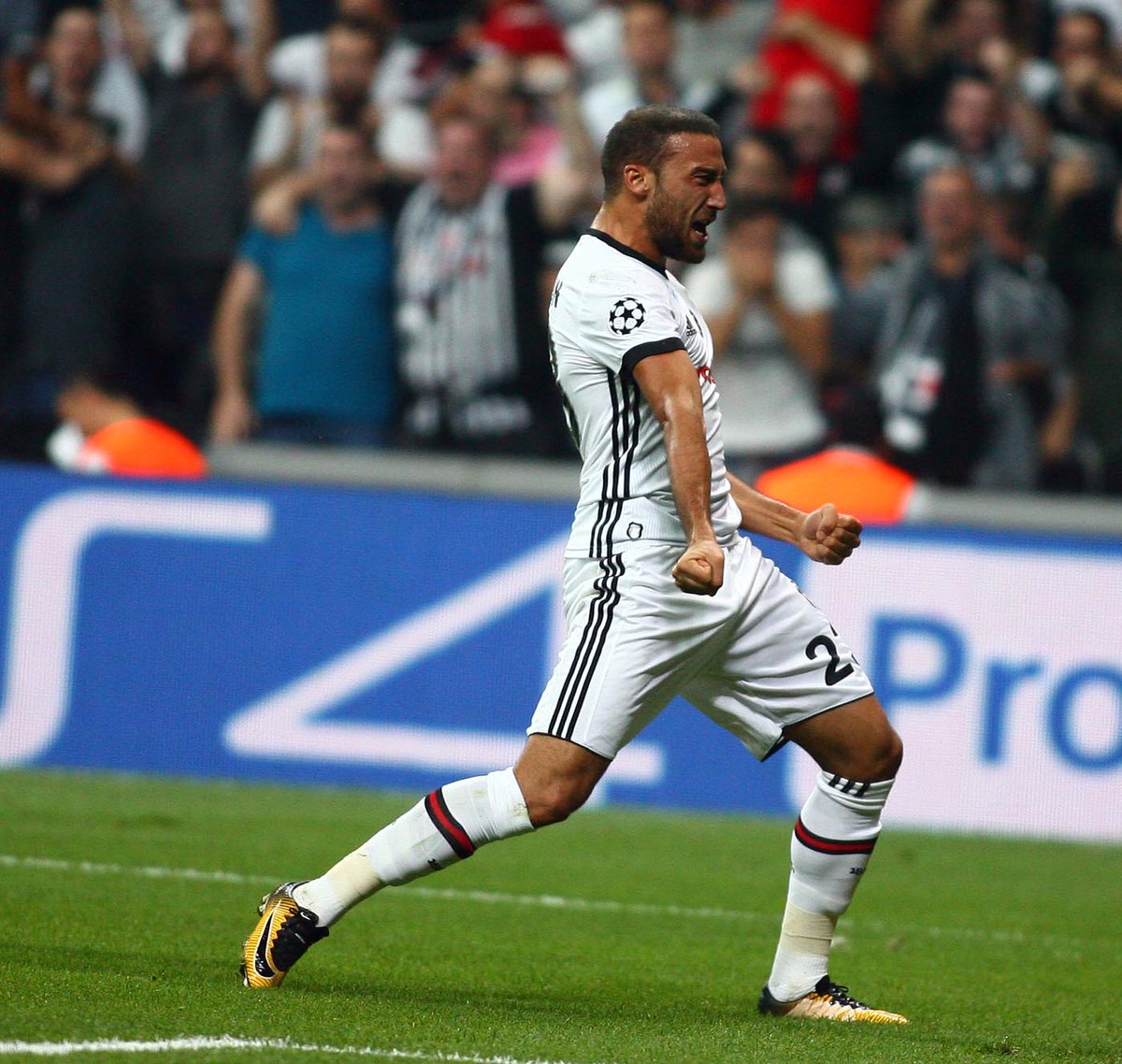 Besiktas's tweet photo. Cenk Tosun: ‘Galip geldiğimiz için çok sevinçliyim’
https://t.co/QcfZ9wpxHv
#Beşiktaş
#UCL https://t.co/MfTO87Y315