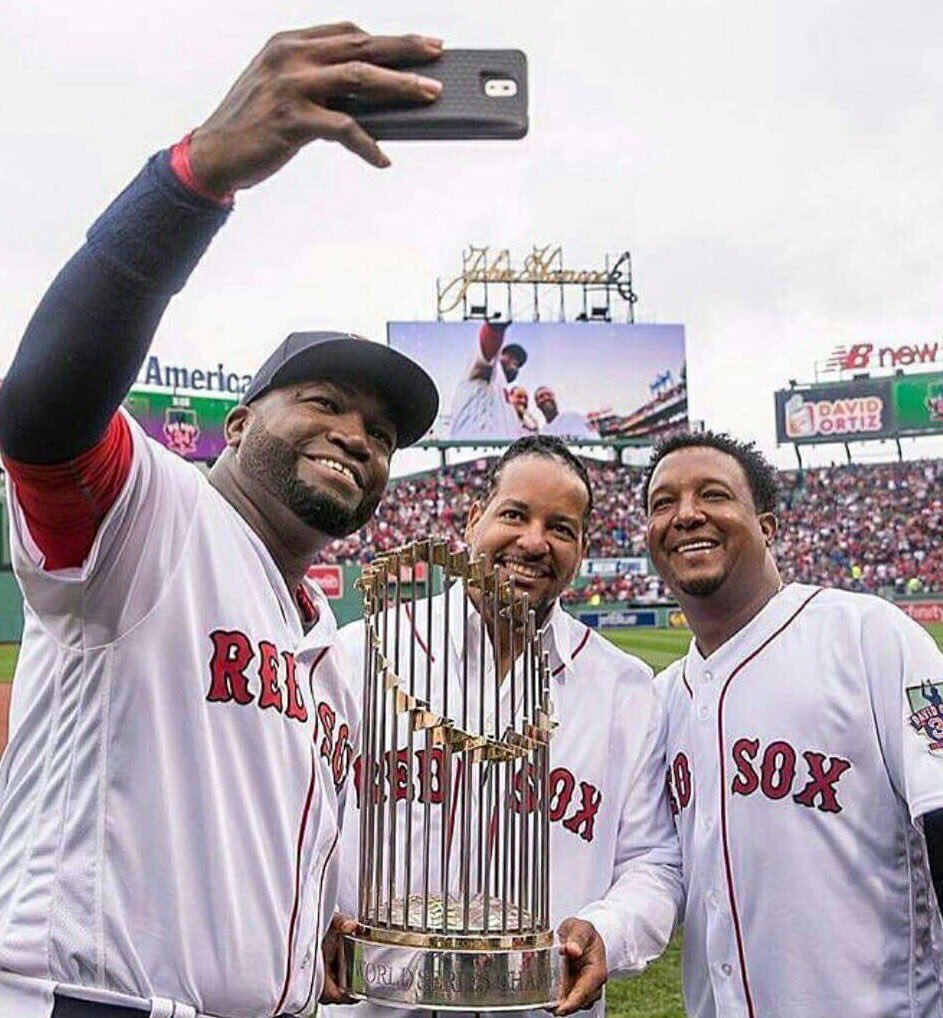 Marino_Pepen's tweet photo. THREE AMIGOS! Pedro, David y Manny, son los dominicanos que han brillado con luz propia en #RedSox. HOY es el Día Dominicano en #FenwayPark https://t.co/NJVpWQZvm2