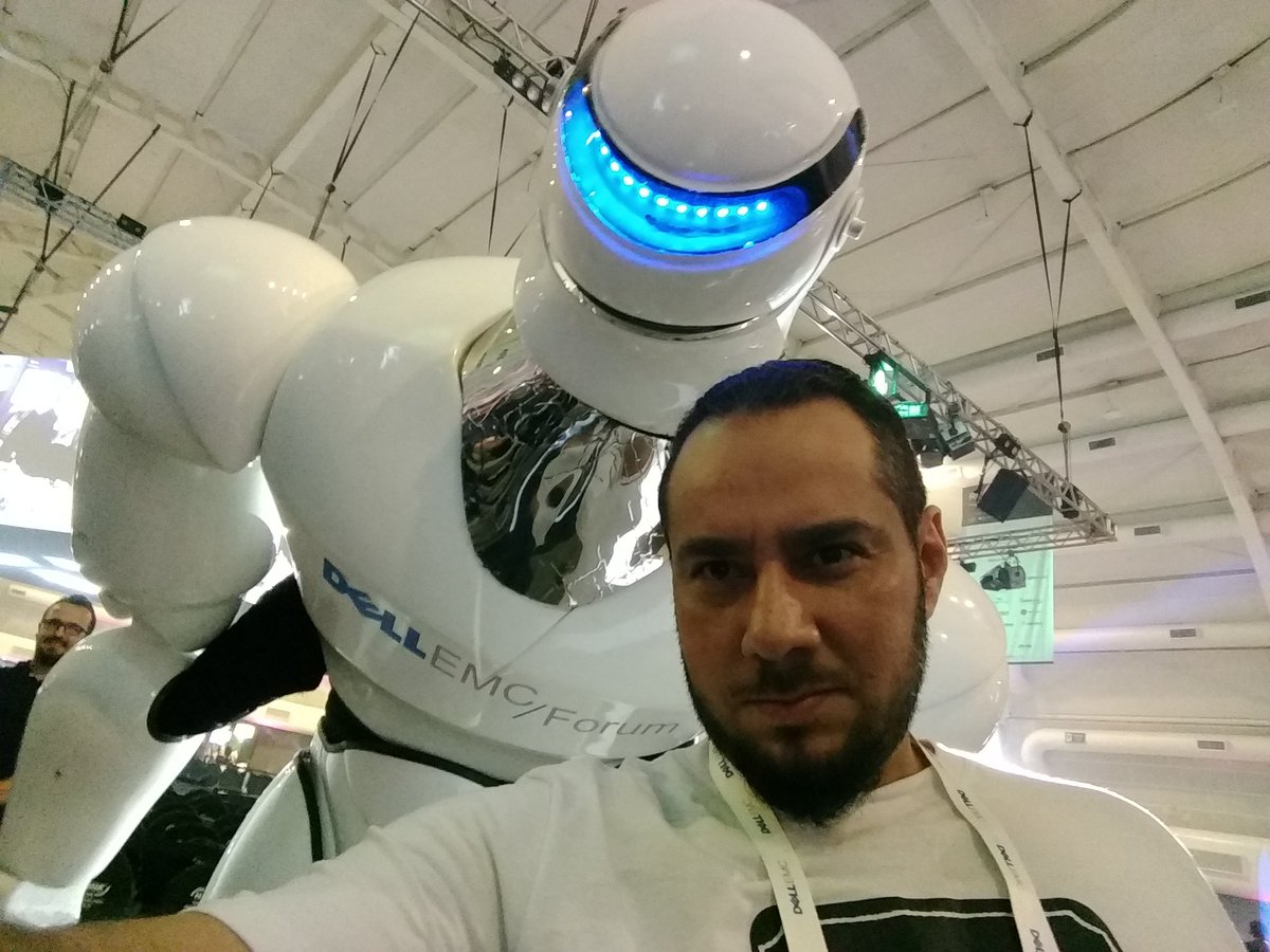 Magnator's tweet photo. Em boa companhia no
#DellEMCForum! #FlyVision https://t.co/Xdkg0H8N9h