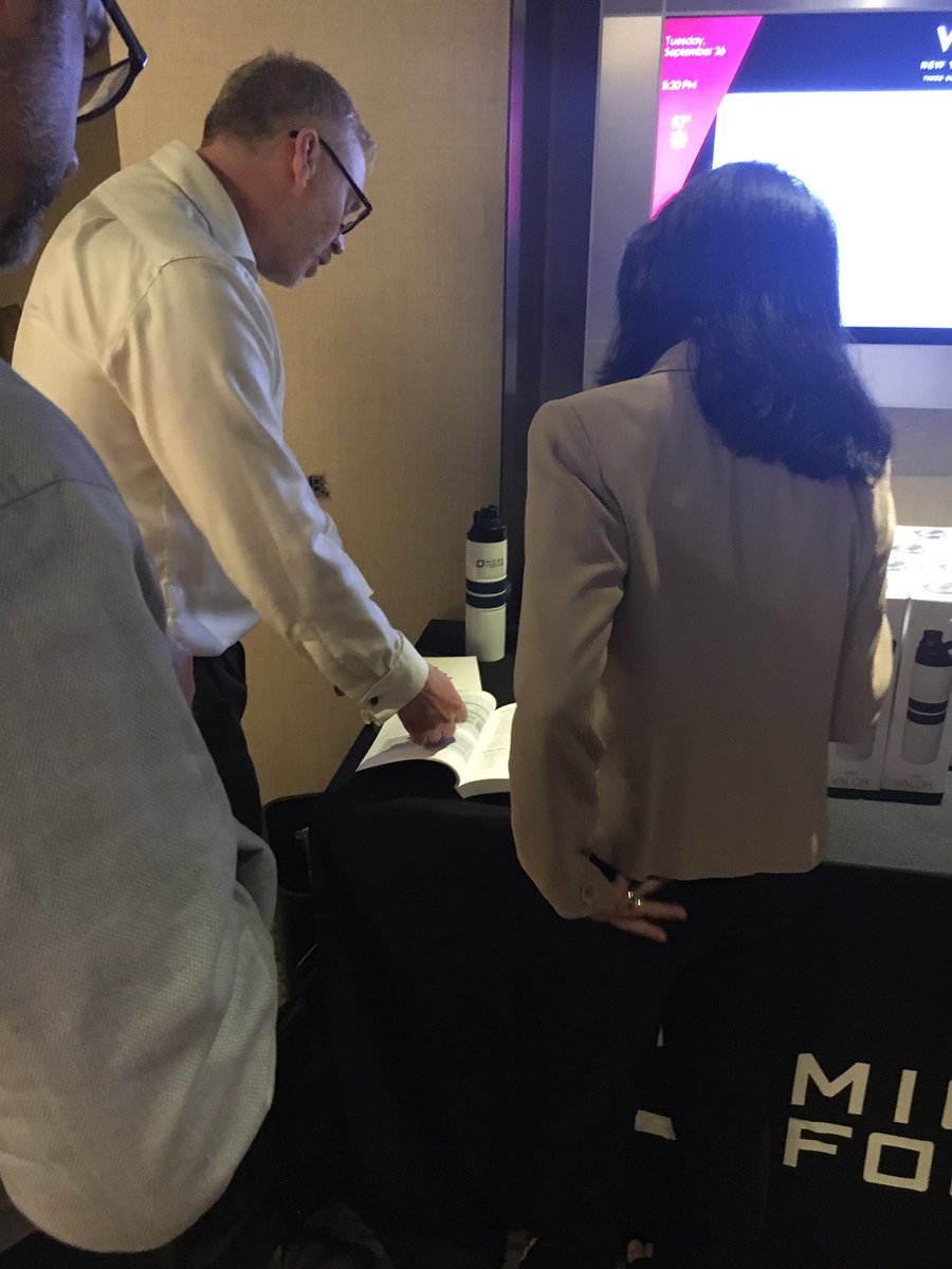 jcanglin's tweet image. @paul_the_kelly signing copies of #VisualCOBOL #DevelopersGuide at #DevDay
