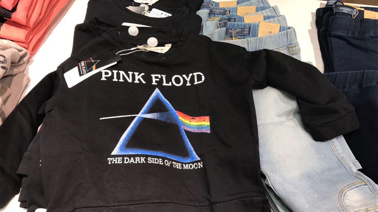 Pink Floyd Perú on Twitter: pasaron el dato que han visto ropa para niñas de #PinkFloyd @SagaFalabella de Miraflores, en la sección de niños (Mango). https://t.co/xMR8EymkYD" / Twitter