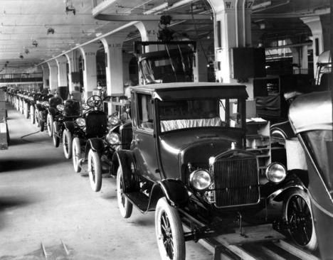 bohndrake's tweet photo. #OTD 1908 – The 1st production of the #Ford Model T automobile was built at the Ford Piquette Avenue Plant in #Detroit, Michigan. #IndRev https://t.co/KAa8Ypl66V