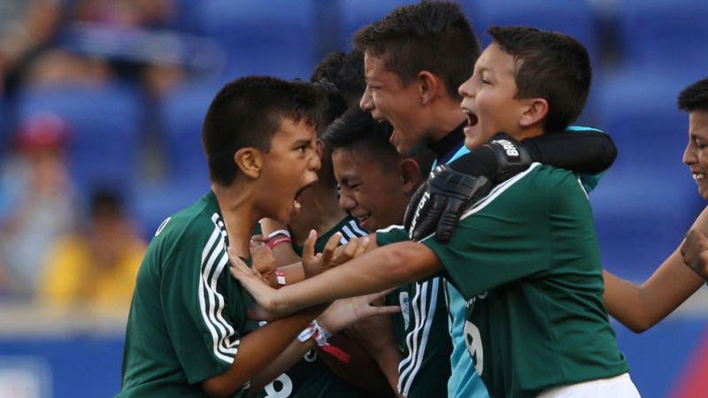 mexsiempre's tweet photo. #Entérate | México venció a Argentina y se coronó en Copa Danone 🇲🇽️⚽ #FuerzaMéxico #MéxicoTeQuiero #OrgulloMexicano https://t.co/8jmkblFuuq