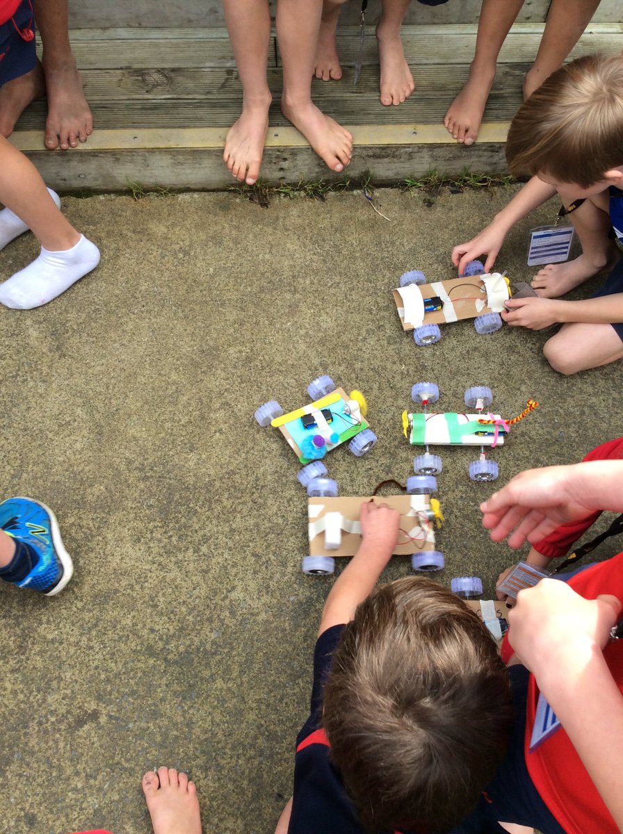 tracyb_barker's tweet photo. #imagineNPS and they're off! Motorised cars -great designs and much excitement. #LitMConference https://t.co/ytbm3CGRf9