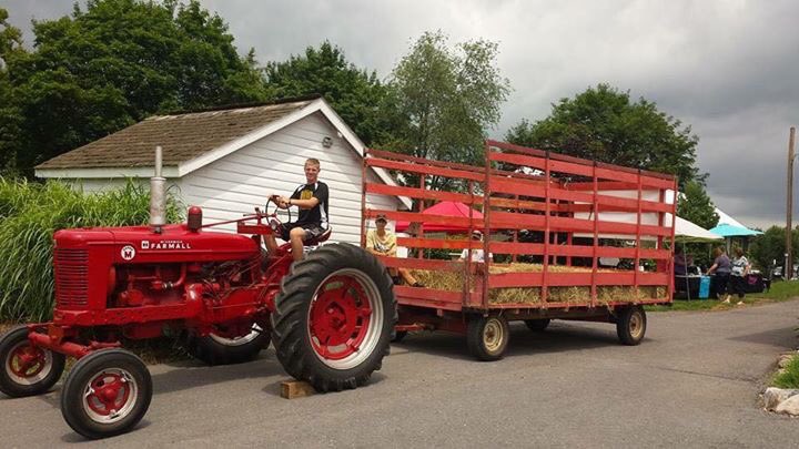 ArmstrongValley's tweet photo. FREE Vineyard Hay Wagon Tours Sat Sept 30 &amp; Oct 1. #AvwFallHarvestFestival the https://t.co/3nBh27bvxT