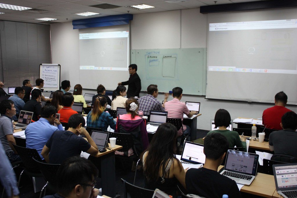 markjonathan55's tweet image. Why Introverts Must Connect with People (Even) More than Extroverts markjonathanseet.com/introverts-mus…