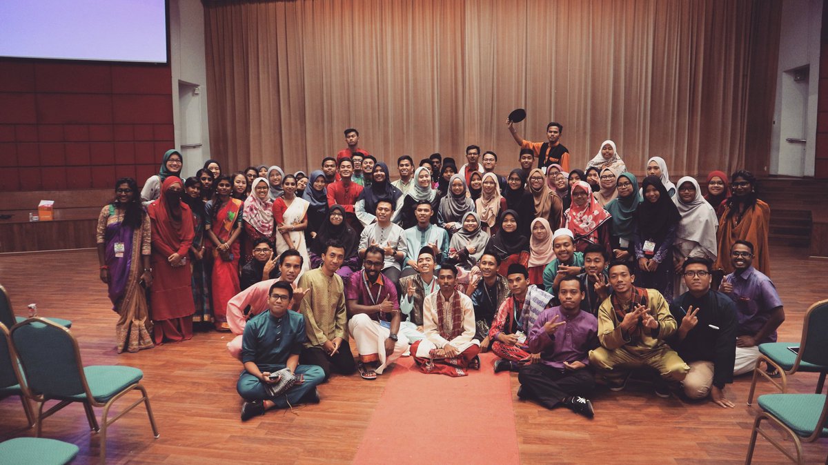 Alifmiimyaaro's tweet photo. Gonna miss them. Take care semua
#mtssept17
#barisanfasi
#prouduniselians https://t.co/XEN6HAVZ9a