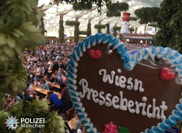 Die <a href="/PolizeiMuenchen/">Polizei München</a> twittert Spassiges vom Oktoberfest. Die <a href="/StapoSG/">Stadtpolizei St.Gallen</a> macht das schon lange, allerdings ernsthafter: bit.ly/2xJ0frD