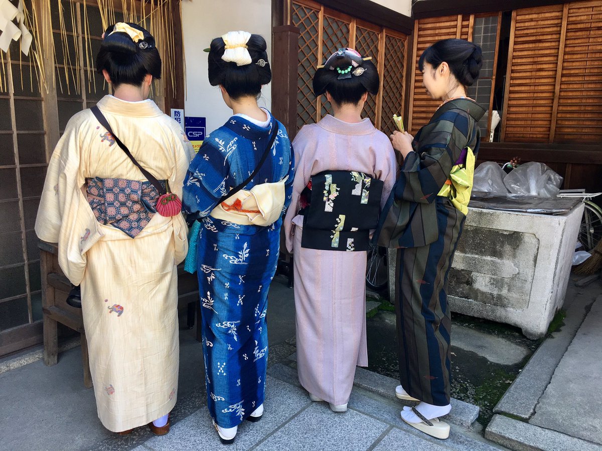 御園マゲ美 一口に日本髪といっても 土地と時代で違うのが素敵 左から江戸風 スッキリしゃっきり 江戸風頑張った 汗 京風 はんなりキュート 凄腕結髪師さん 東西日本髪オフ会 これこそ髷まつり 日本髪 櫛まつり 京都