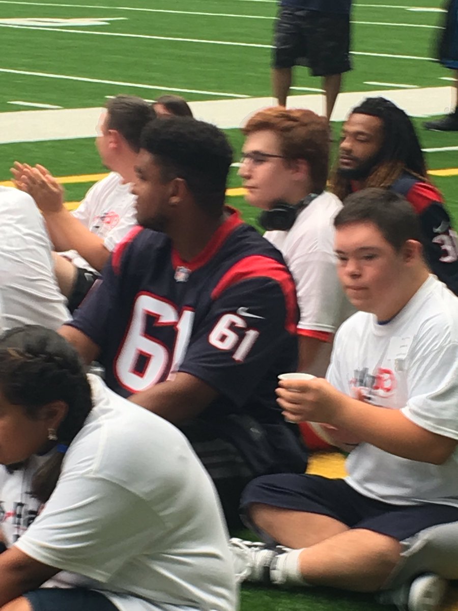 kayrobi's tweet photo. More pics! So much fun and Texan players were amazing with out athletes!@RidgecrestHF @SBISDsped https://t.co/TZhYEVgHSU