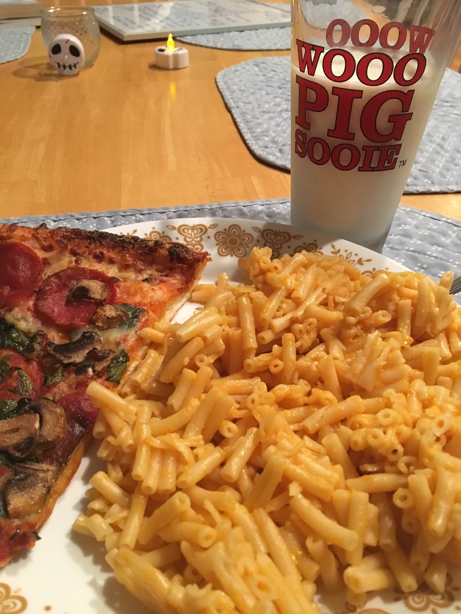 katmcd4's tweet photo. 7-year-old me would be so proud of 23-year-ole me rn. #DinnerIsServed #BonAppétit https://t.co/JGCWVE1Yfk