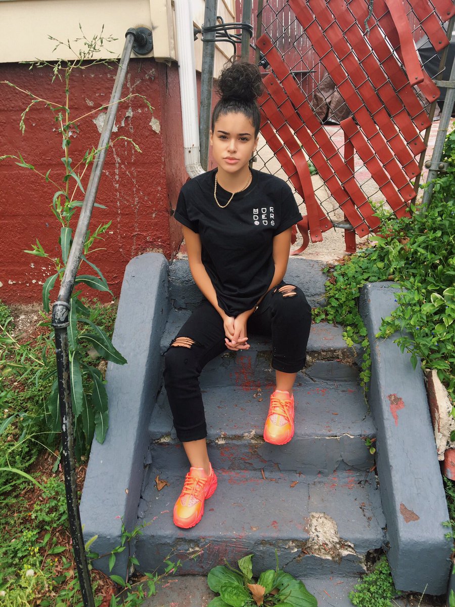 Melaax33's tweet photo. just cause the fit>> https://t.co/QP7MMDQ4qt