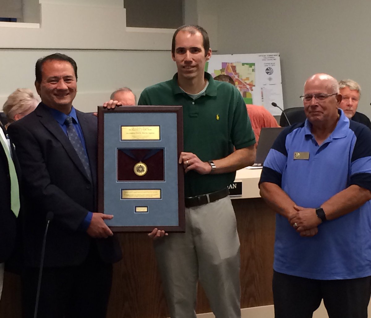 APWAStephen's tweet image. #Belton, MO - L to R, PW Dir. Mike Doi, Accreditation Mgr. Ryan Vaughan, Councilman Chet Trutzel receive Re-accreditation plaque from APWA