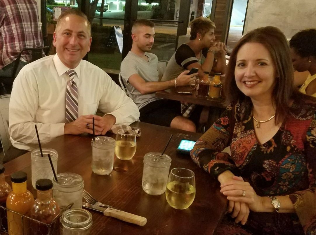 Kriseman's tweet photo. A proper post-debate meal? @Properdtsp 

#BurgBuysLocal #StPeteRecovers https://t.co/AQhTNPMZxb