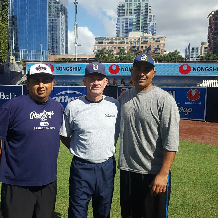 RebelsPremier's tweet photo. 9.23.'17: #SanDiegoRebelsBBC staff @chanhopark61 &amp; @CSUSMBaseball at a baseball camp at #petcopark #nodaysoff #nongshim #padres @PetcoPark https://t.co/FGYKc8N0ba