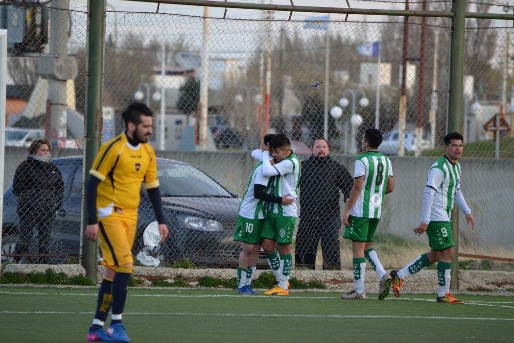 _UnaPasion_'s tweet photo. #LigaFutbolSur
En la tarde de hoy, en 1ra división, el @ABoxingClub ganó su partido 2 a 1 frente Boca Rio Gallegos. 
📷Romina Barrientos. https://t.co/Qbt1ZO0733