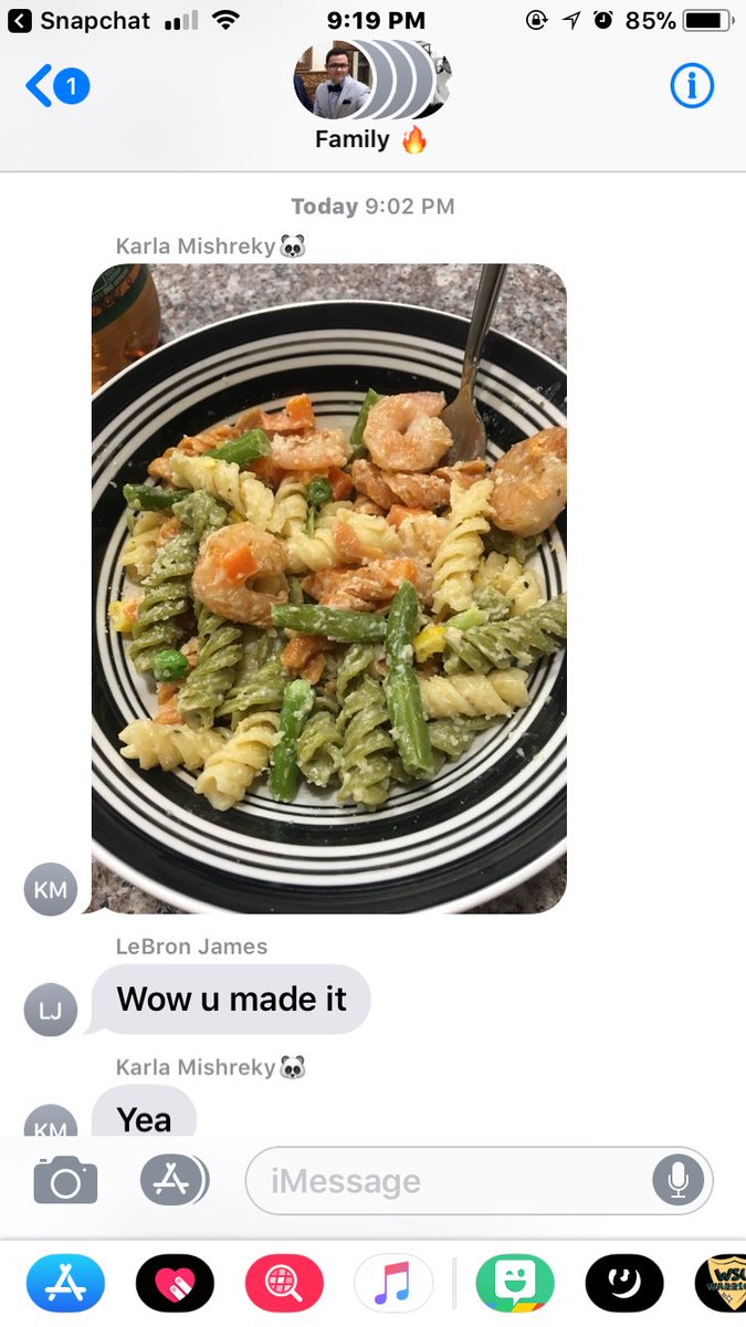 PharaohCHRIS_'s tweet photo. The family group chat was extra lively tonight. #ForeignProbs https://t.co/koiO0gPHJm