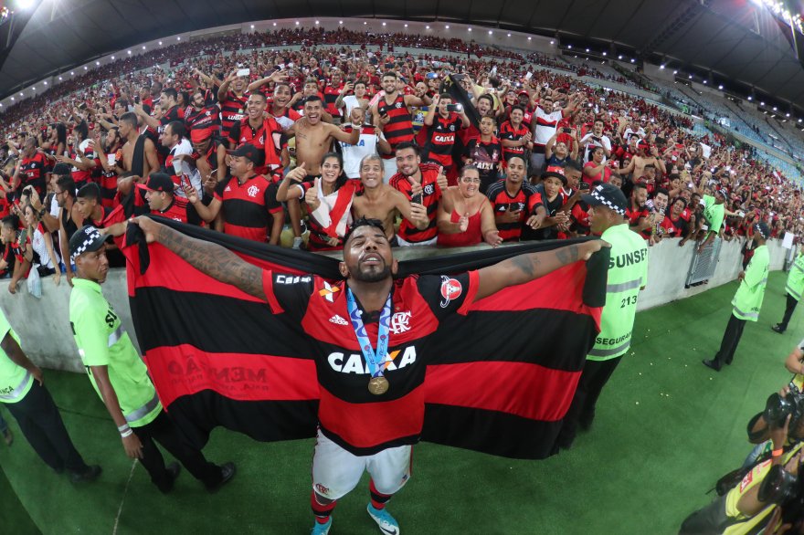 Vamos todos juntos. Em campo e fora dele. É DIA DE #FLAMENGO! É DIA DE NAÇÃO! É DIA DE FINAL! #SomosTodos