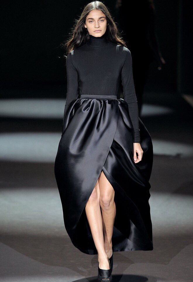 CSiriano's tweet photo. A little Tuesday evening glamour! Throwback to one of my favorite pieces from our #fall2011 collection. #christiansiriano #chic https://t.co/YkNExM50z6