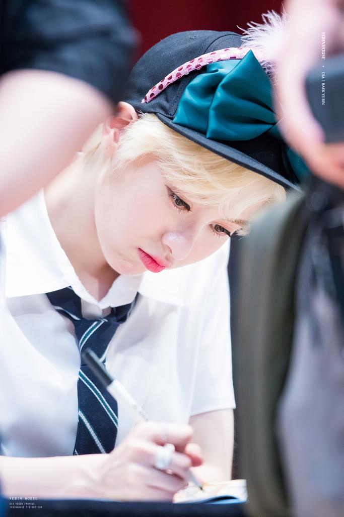 [ 📷 ] 170902 DIA YEBIN @ KOBACO Hall, Korean Broadcasting Center Fansign Event !

© yebinhouse