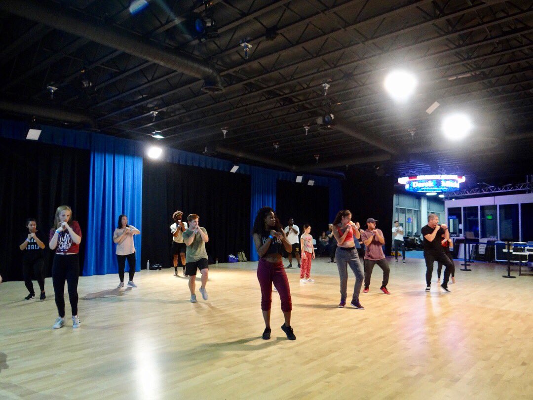 DanceClassLive's tweet image. Check out these #BTS photos captured during last night's Masterclass w/ @derekmitchellg #Hamilton ⚡️Stay tuned for more events coming soon!