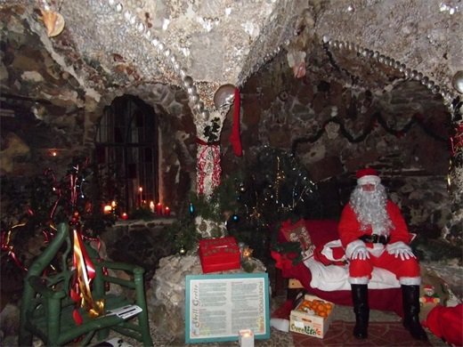 Bookings open as Santa returns to Pontypool's Shell Grotto dlvr.it/Pql233