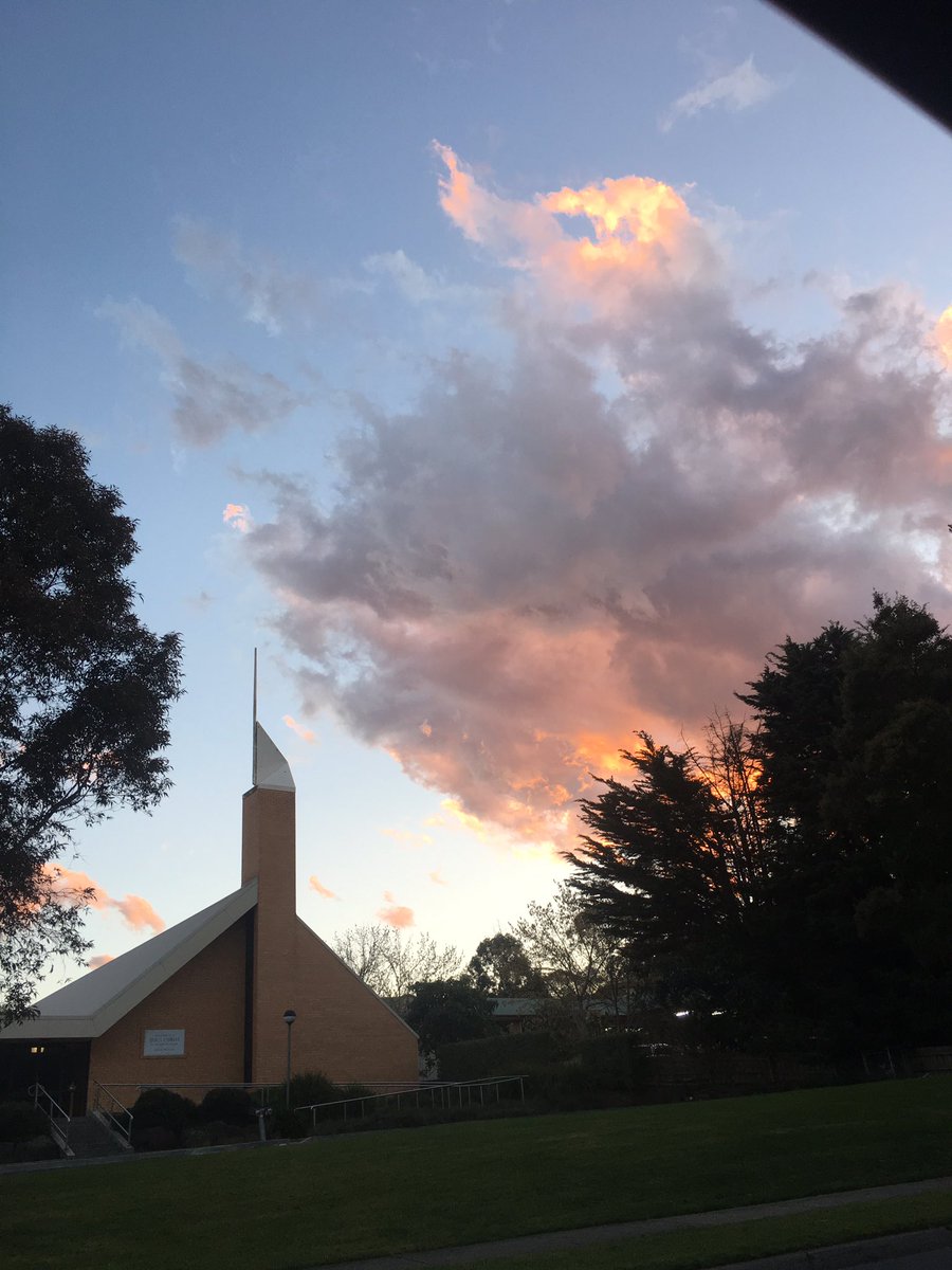 tinyflatworld's tweet photo. Wow the projection onto the roof is really nice this evening https://t.co/UQ7jypJSsj