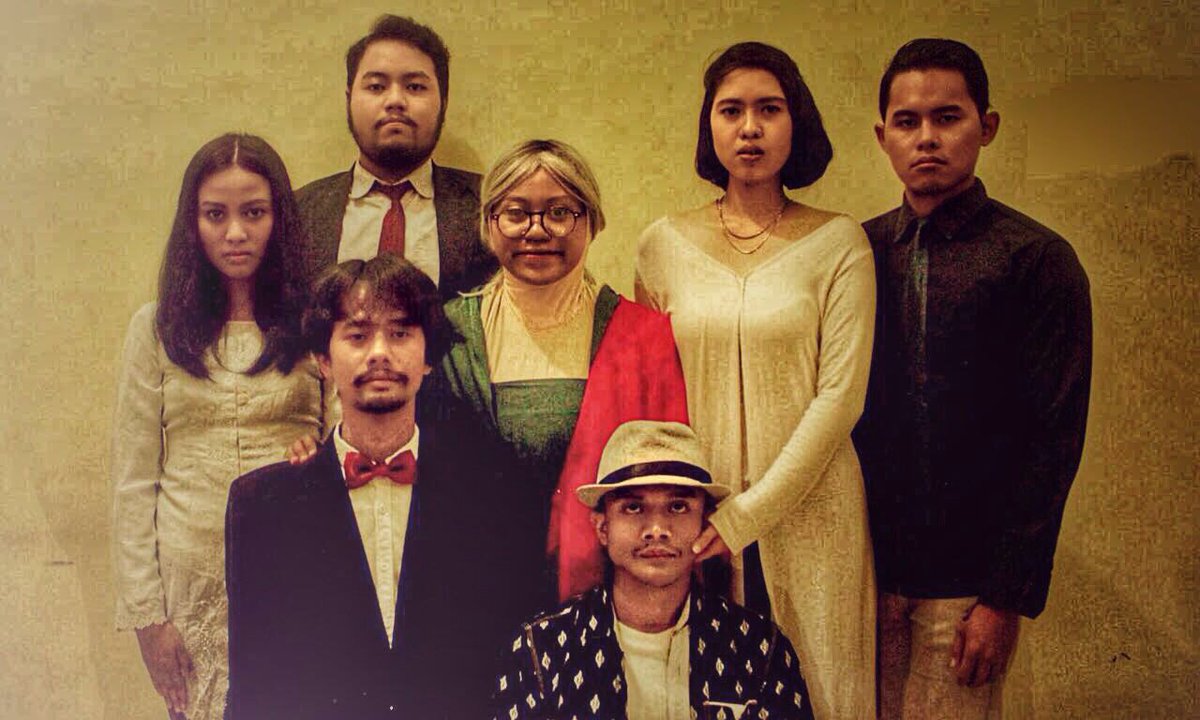 paztaa's tweet photo. Renkarnasi #PengabdiSetan menjadi #PengabdiMalang, kami siap datang padamu ibu .. *suaraloncengdigoyang* #KeluargaPengabdi @jokoanwar https://t.co/Vvn7VWgjIu