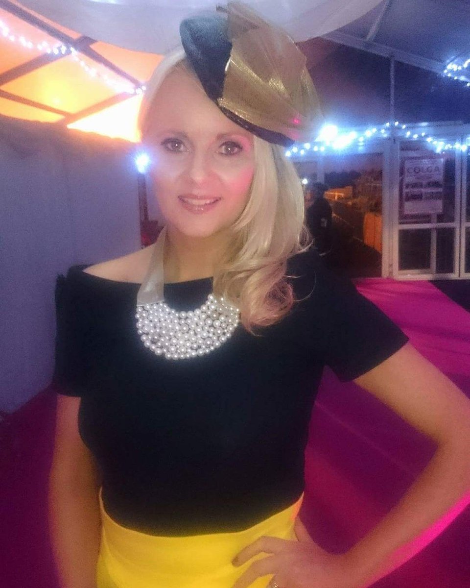 bodmillinery's tweet photo. Clarinbridge OysterFestival#judging#besthat#galwaymillinery #beadedcollars #wearingirish 💕 https://t.co/o4DDvfWwTh