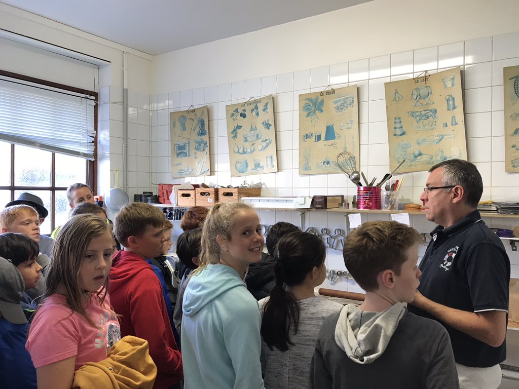 LancingPrepWthg's tweet photo. #TeamNormandy dans la biscuiterie! 🍪🇫🇷👍#Normandy2017 https://t.co/W6YH3V8W9l