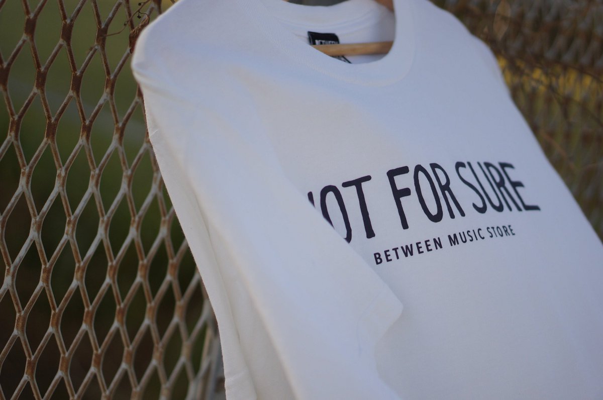 Store_Between's tweet photo. 満を辞して、
"知らんがな" TEE SHIRTS
Just Arrived 👋🏽
https://t.co/y4CLucgRrF
#NOTFORSURE
#知らんがな https://t.co/f44TIROVNi