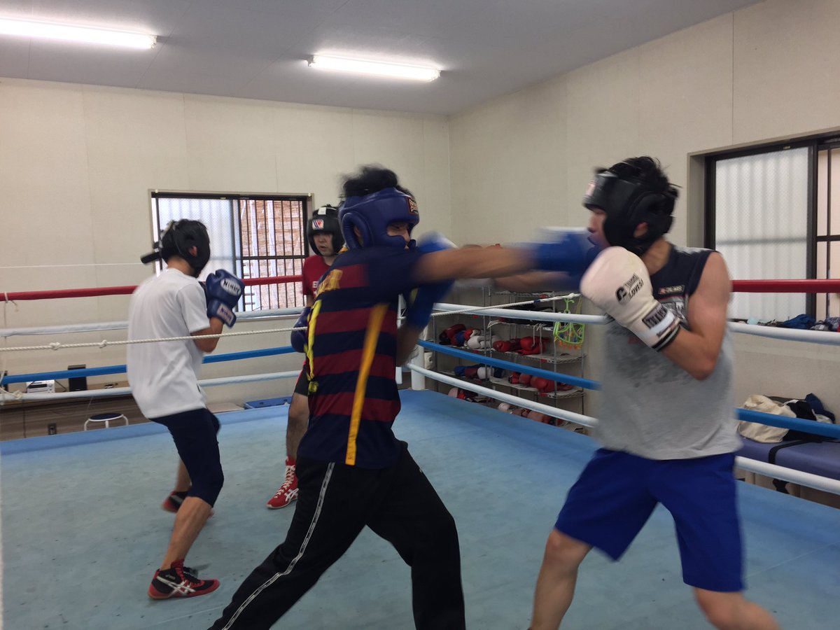 一橋津田塾ボクシング部 新歓 今日はかっこいいかっこいい大先輩達が練習来てくださいました 水曜男子全体練習 一橋津田塾ボクシング部 新歓 今日はかっこいいかっこいい大先輩達が練習来てくださいました 水曜男子全体練習