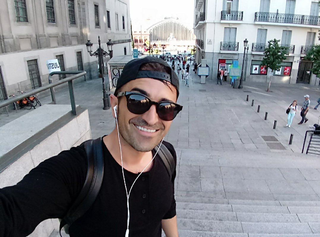 FranLara__'s tweet photo. Como cambia una ciudad con tus trabajos sonando camino del estudio, después de la ofi ..😳😏🎧 #madrid #museoreinasofia #PostOficce #PreStudio https://t.co/XdnPRnfzcZ