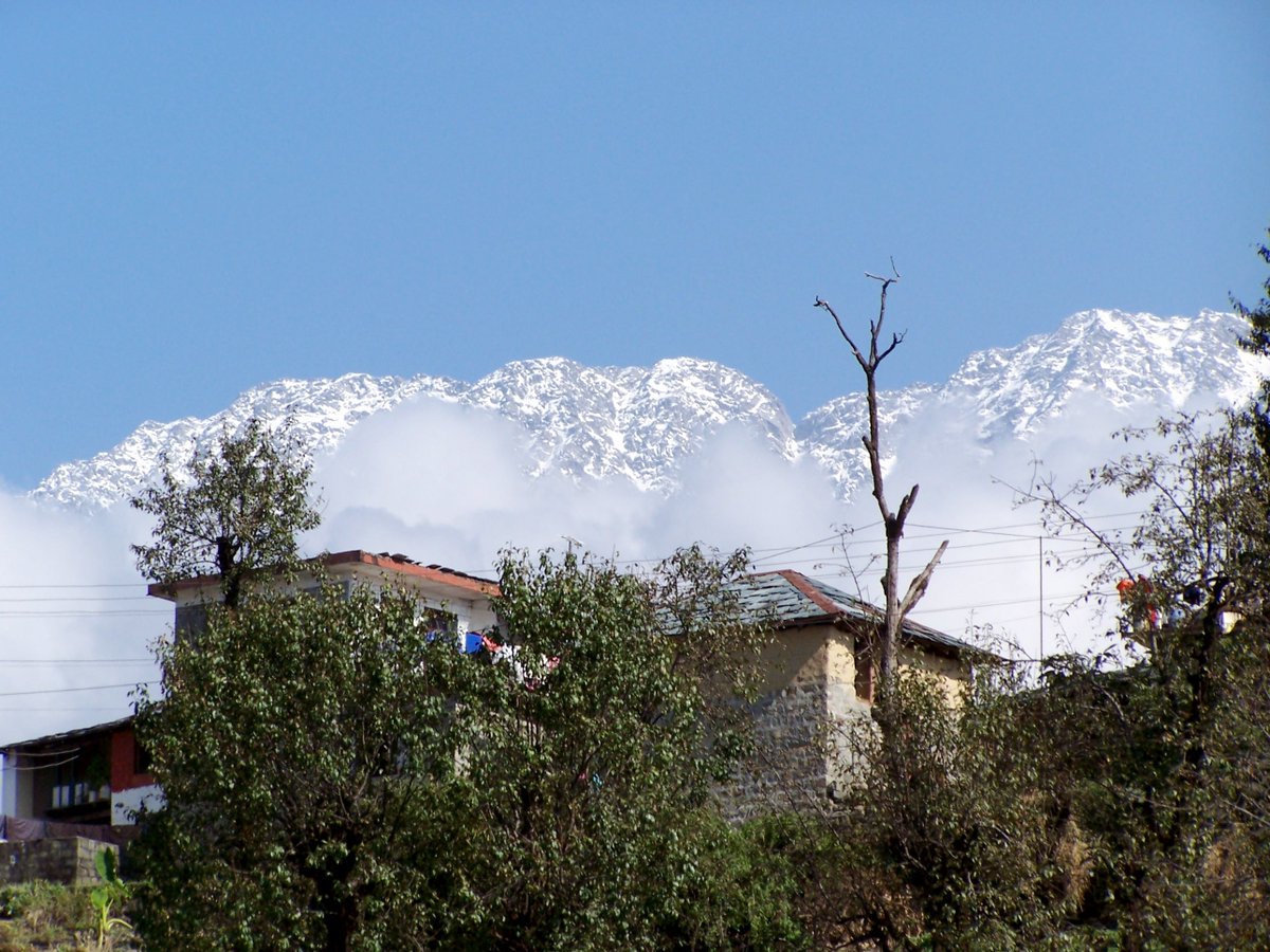 devlx's tweet image. The beauty of Dhauladhar Mountains!! #Himachal #Dharamshal #DevelopmentLogics