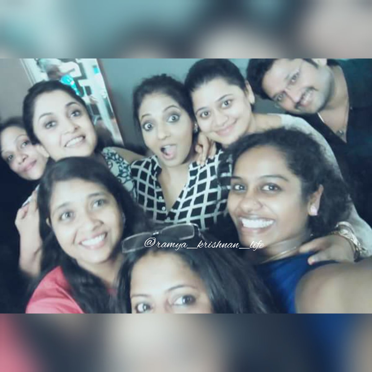 RamyaKrishnanRK's tweet photo. @meramyakrishnan #vamsam_family #frnds #selfiee #fun #enjoymt #thrwback https://t.co/1YlWD4vgr1