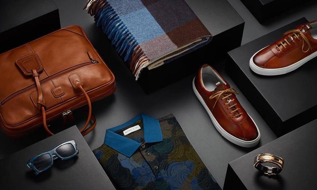 IanOliverWalsh's tweet photo. 📸 Men's luxury Fashion 💼👞🕶 #fashion #style #mens #bag #sneakers #scarf #accessories #trend #luxury #sunglasses #au… https://t.co/1S86VFb0oi https://t.co/azCuG7naNE