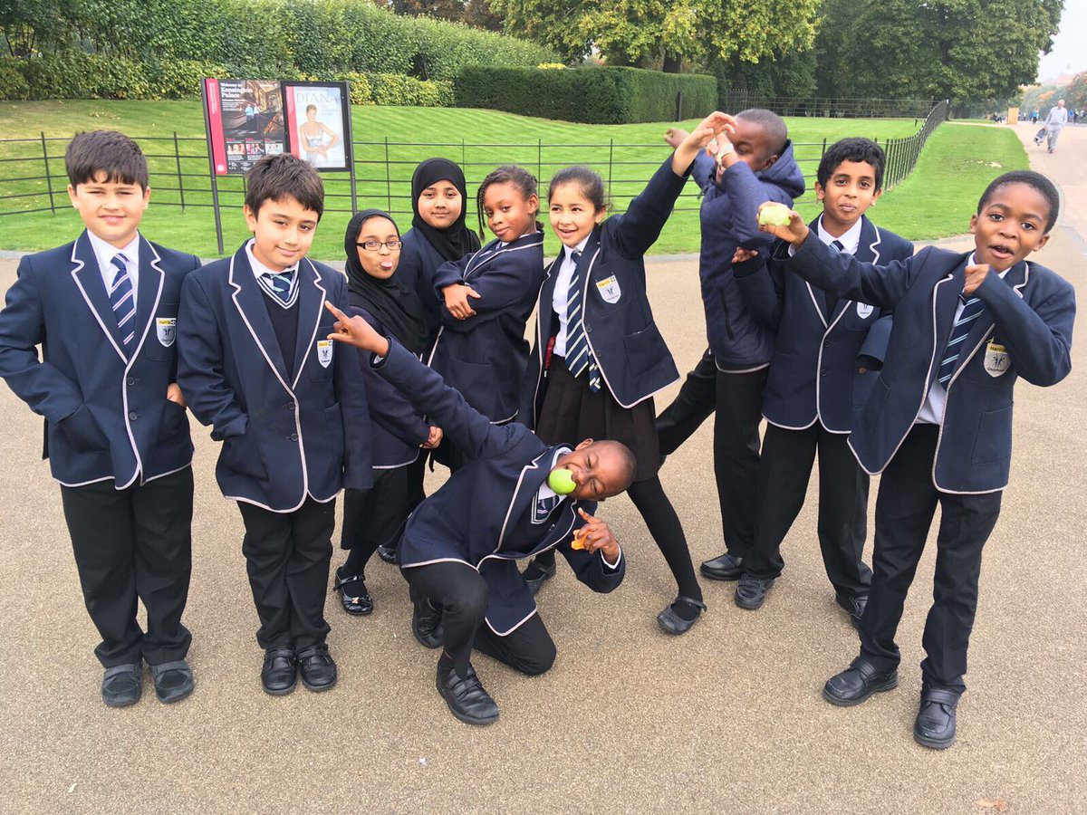 Primary_Chobham's tweet photo. Year 5 visit @KensingtonRoyal @chobhamacademy https://t.co/utlAL6QUSr