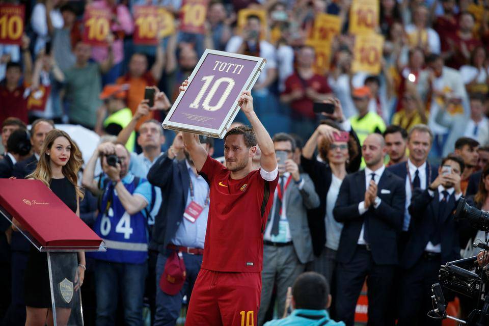 Happy 41st birthday to Roma Director Francesco Totti. 