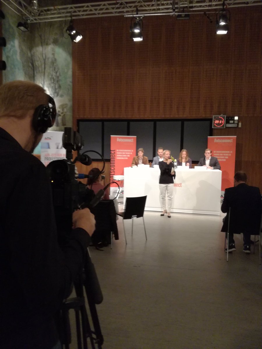 APAOTS's tweet photo. Schönen guten Morgen von @MWiesenbauer #otsconnect
Den livestream zur Veranstaltung gibt's übrigens hier: https://t.co/6MzO1Jrycc https://t.co/Nz6qlx2fyQ