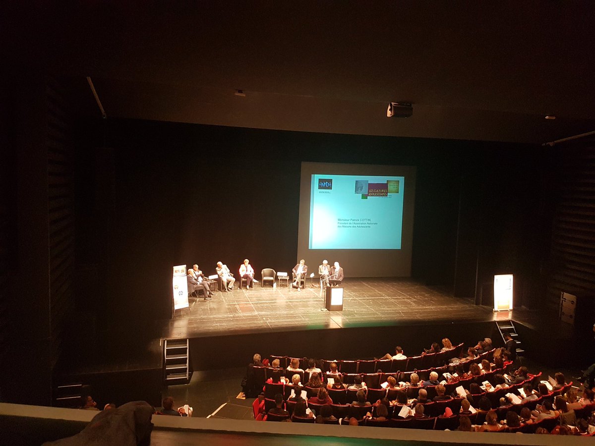 claire_rfl's tweet photo. Les journées nationales s ouvrent devant un théâtre plein #jnmda https://t.co/lrWjmAiQKU