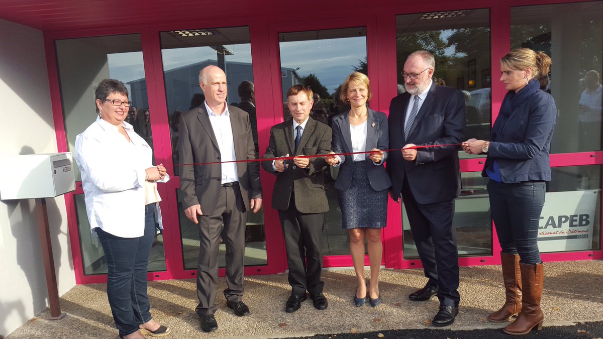 ROCKWOOL_France's tweet photo. Inauguration des locaux de #CAPEB Orne d’Alençon, la rénovation a été faite avec nos produits #ROCKPLUS, #JETROCK &amp; #ROCKFACADE @capeb_fr https://t.co/LlZrStrgdJ