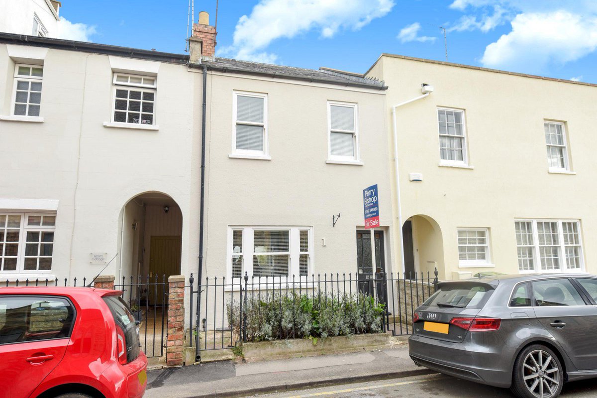 Looking to #rent a property in #Cheltenham? If so, this 3-bed townhouse might be the solution ldrs.ly/lxMGH
