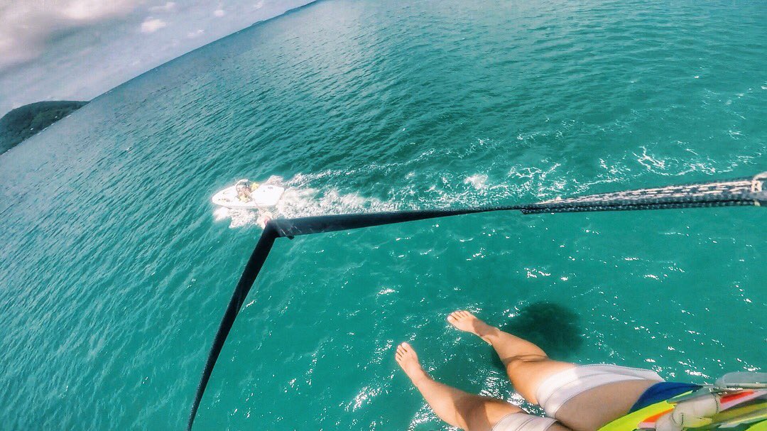about_aomsin's tweet photo. อยากทำอะไรรีบทำ ก่อนจะไม่มีโอกาสได้ทำ #parasiling #ReviewThailand #รีวิวภูเก็ต 🚤⚡️🌤🌈😊 https://t.co/WDymT0spQZ