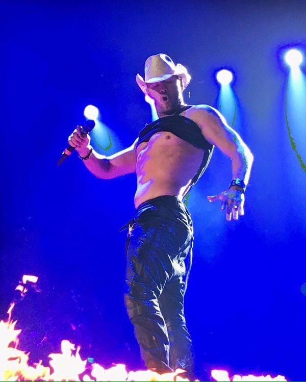 DsLeftButtCheek's tweet photo. No #Wahlburgers today #Boo but it is Hump Day! So Happy #Hump #Rump #Thrusty Wahlberg Hump Day 😜 https://t.co/rpjnH7aPer