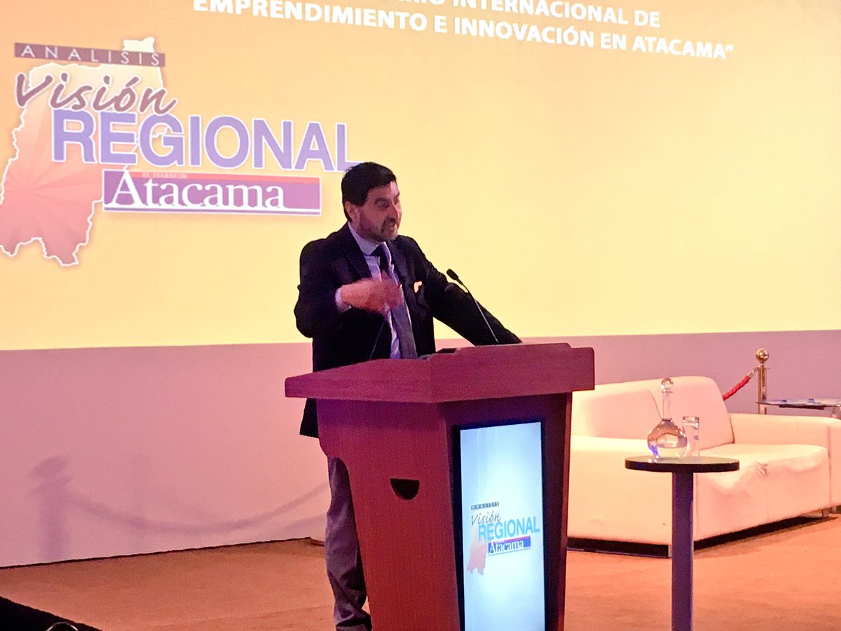 VoceriaAtacama's tweet photo. Director @Corfo #Atacama @AEscudero1970 da el vamos al "Seminario Internacional de Emprendimiento e Innovación en #Atacama" @VisionCopiapo https://t.co/A4qeLtuksh