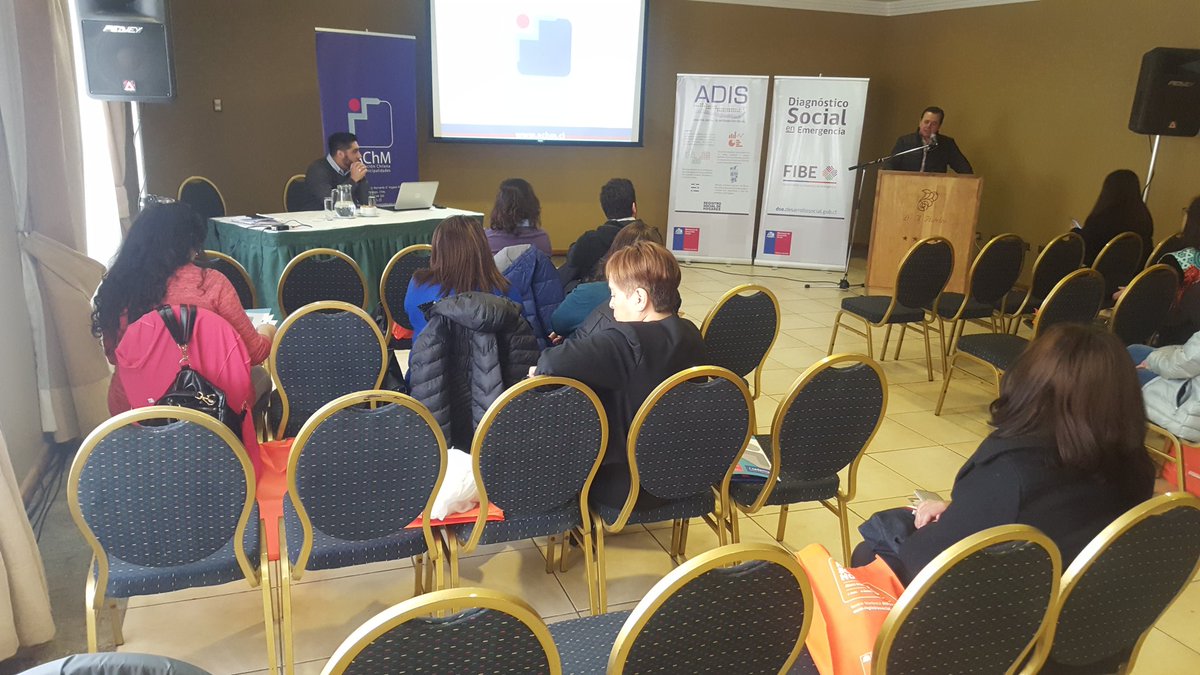 RSH_XII's tweet photo. Jornada de Ficha Básica de Emergencia #FIBE y la Asociación Chilena de Municipalidades #AChM para municipios de la región de #Magallanes https://t.co/t7Qifc75Ex