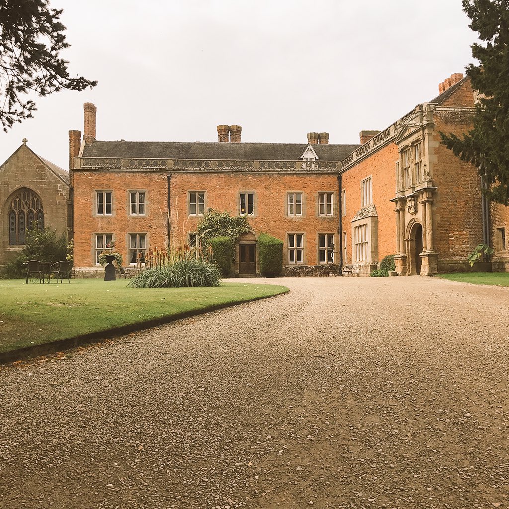 magic_tractor's tweet photo. Huge #thankyou to @GraftonManor for saving my bacon!! ...and finding my husbands lost 'favourite' pen #breakfastnetwork @SterlingNetwrks https://t.co/r2zaiCWK94