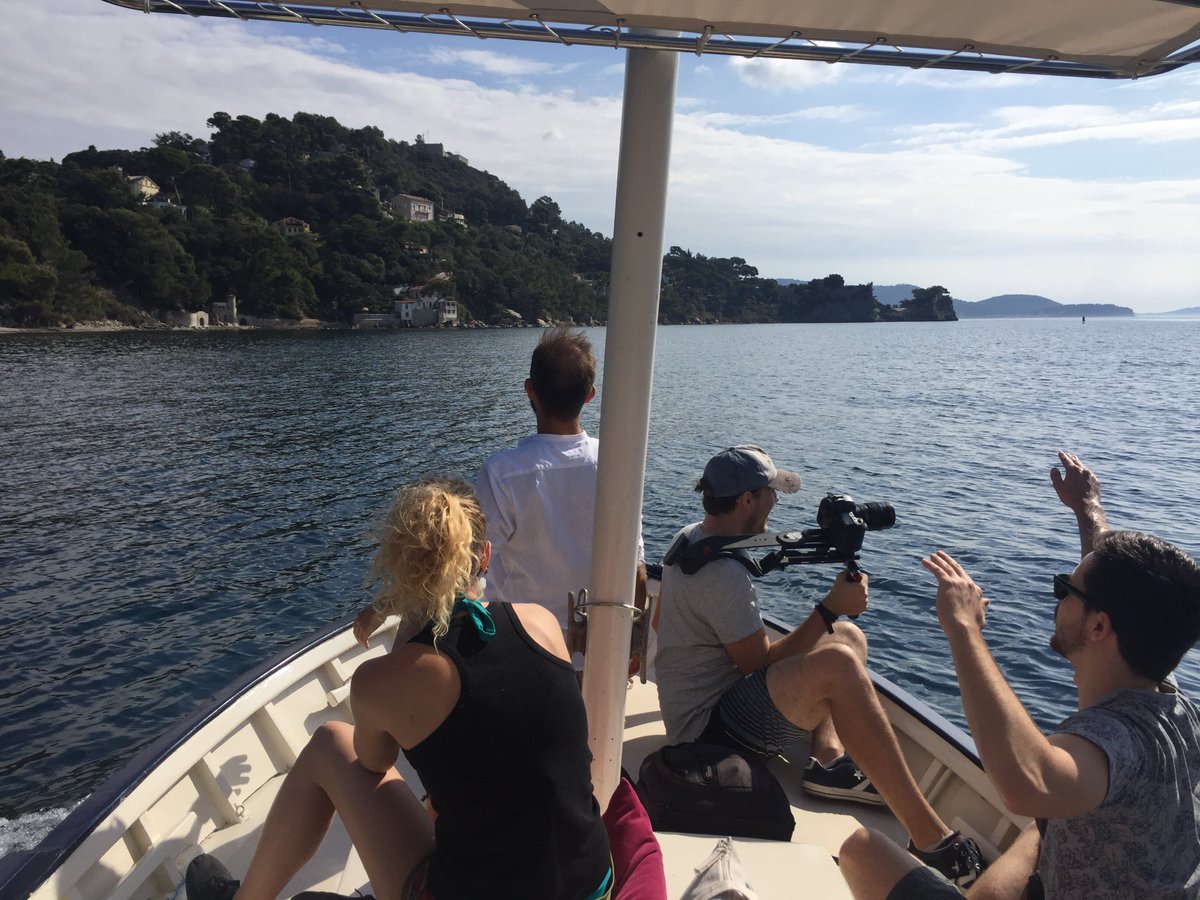 blacktwin's tweet photo. La #teamBT s'est prêtée au jeu du #teambuilding lors d'une journée de #tournage pour les Hôtels #Toulon Bord de Mer 😎 https://t.co/gyNXrkVmqg