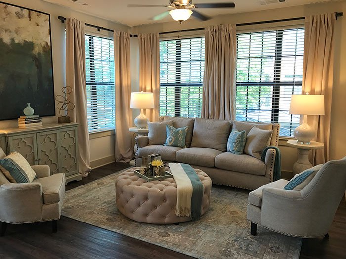 axioscharlotte's tweet photo. See inside Lexington Dilworth —
 six courtyards, a saltwater pool and rent that ranges from $1,100-$2,800
 https://t.co/Qdi6NSyJXP https://t.co/mzLoUgCqlS