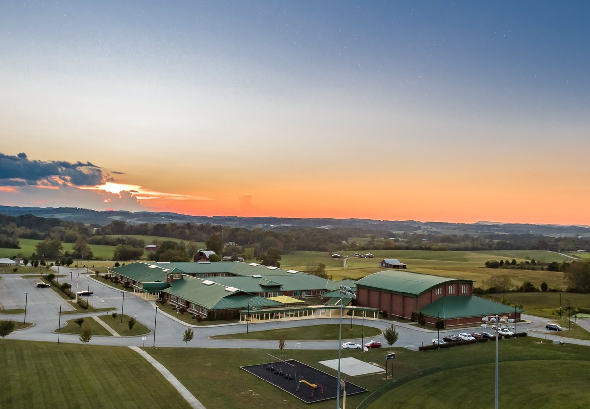 Wow! Who wouldn't want to come to <a href="/GrandviewES/">Grandview School</a>. Amazing view +great students + great teachers= success ! <a href="/WCDE_TN/">WashingtonCoSch TN</a>